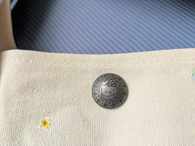 コンチョボタンとお花の刺繍