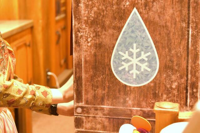 ひんやりサービスのお水はキャストさんが入れてくれます