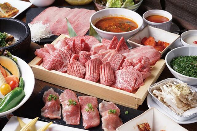 「焼肉食べ放題 ブラックホール」＜オープン日：2024年8月19⽇〜＞【黒毛和牛の希少部位も見て選べる！“エンタメ焼肉食べ放題店”「焼肉食べ放題 ブラックホール」オープン！】