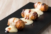 肉巻きおにぎり炙りチーズ