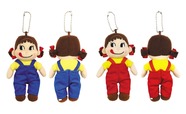【FUJIYA Smile Switch Festa「きょうは、不二家で、ほめ曜日 in 東急プラザ銀座」販売グッズ】「ペコちゃんぬいぐるみキーホルダー（ネイビー／レッド）」各1,650円