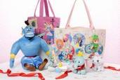 ディズニーストア日本1号店オープンから25周年! 25作品キャラ大集合の記念グッズが豪華すぎる