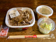 【すき家　牛丼おしんこランチセット】牛丼とおしんこ、お味噌汁のセットです