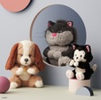 ぬいぐるみM(レディ) ¥3,520、ぬいぐるみL (ルシファー) ¥5,500、ぬいぐるみS(フィガロ) ¥2,970　  ※フィガロのみ公式オンラインストア限定販売※税込【Afternoon Tea LIVING『Disney CATS&DOGS COLLECTION』】