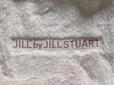 フロント中央には「JILL by JILL STUART」のブランドロゴ刺繍入り♪