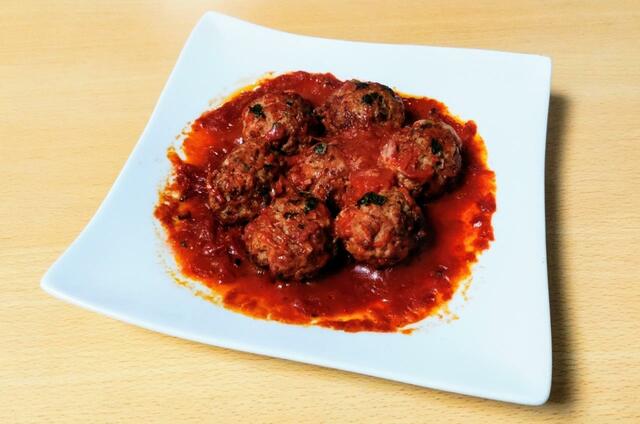 【コストコ　ポークミートボール　1414g　2743円】濃厚なトマトとチーズの風味が豚肉によく合う