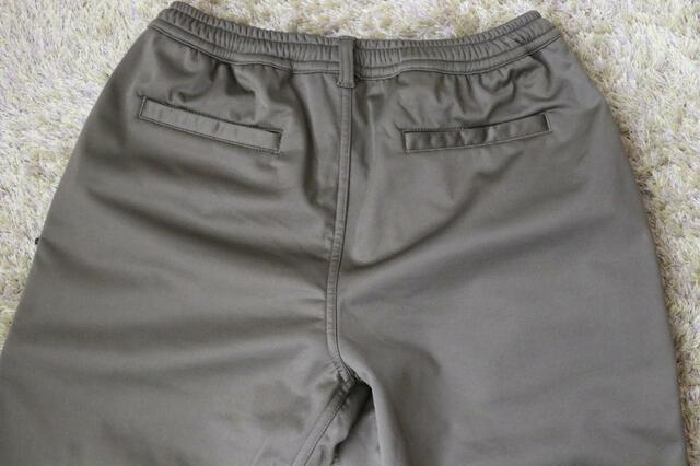 【ワークマン レディースウォームバーサタイルパンツ】お尻にもポケット