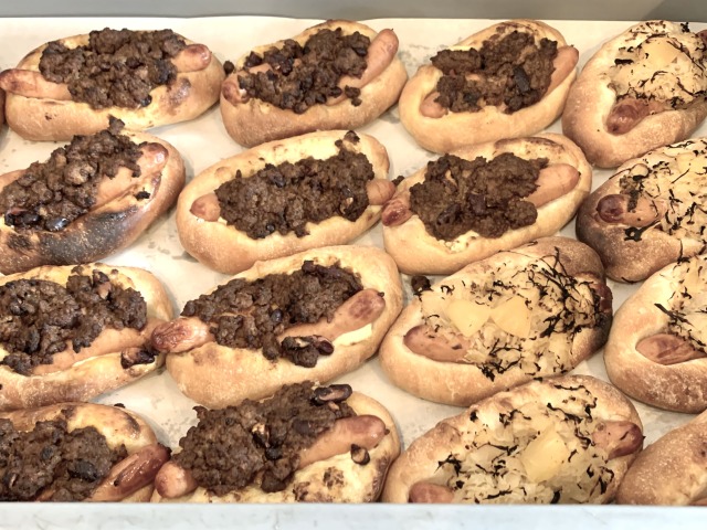 チェダーチーズチリドッグ、サワークリームチリドッグ