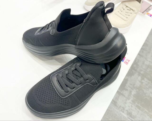 【ワークマン 雲の上ステップインニットスニーカー】スリッポン感覚で履ける軽やかな履き心地が魅力!