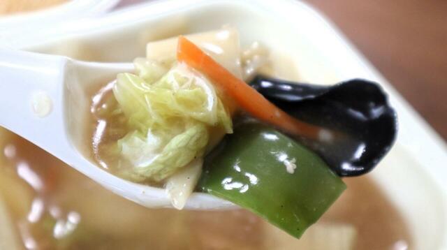 【餃子の王将  八宝菜】にんじん、たまねぎ、白菜、たけのこ、ピーマン、きくらげ…野菜たっぷりなのが嬉しいですね