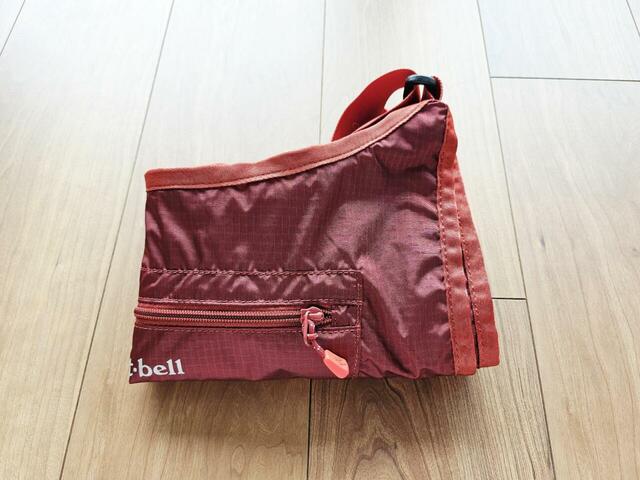 【mont-bell　L.W.ショルダーバッグ S】使わないときは小さく折りたためるのもポイント！旅行時のサブバッグにも使えます