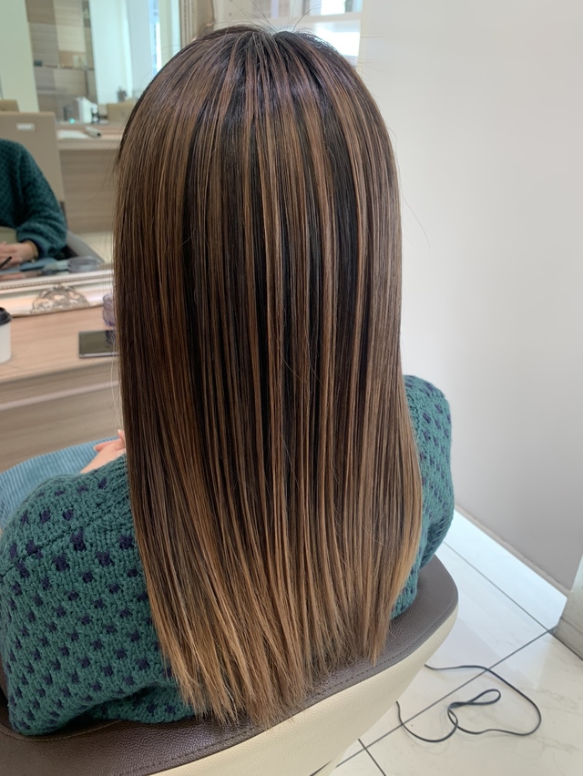 ミディアム・セミロングはレイヤーでバランスをとって老け見え対策に