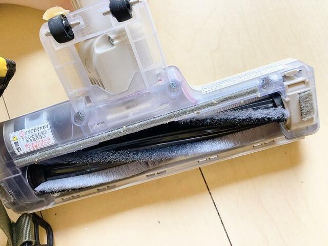 【充電式紙パックスティッククリーナー MagiCaleena(マジカリーナ)】自走式掃除機は掃除機を前後に動かす力が少なく済み、疲れにくいのが魅力です