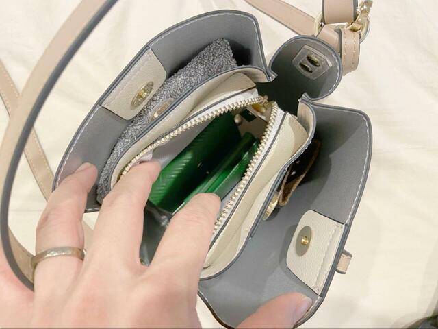 【URBAN RESEARCH チャーム付ワンハンドルミニショルダー】財布、鍵、ハンカチ、リップは余裕で入りました