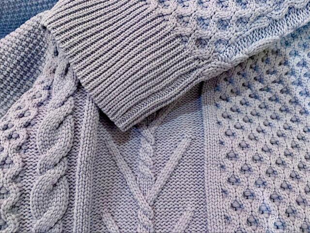 【ワークマン SOLOTEX®使用ケーブルプルオーバー】カラーはライトグレー・オフホワイト・ブラウンの3種類。ライトグレーはやや青みがかった色合い