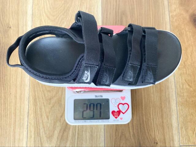【NIKE　ICON CLASSIC】24cmサイズ・片足で約297g。実際に履いてみると重さはほとんど気になりません◎