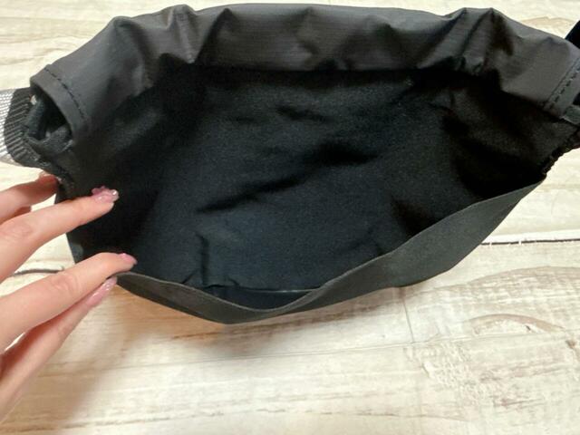 背面にはオープンポケットが1つついています！