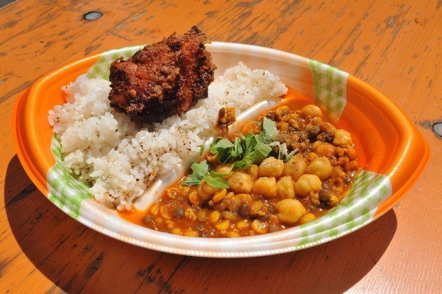 激辛グルメ祭り／エチオピアの「タンドリーフライドチキン豆カリー（S）」（600円）