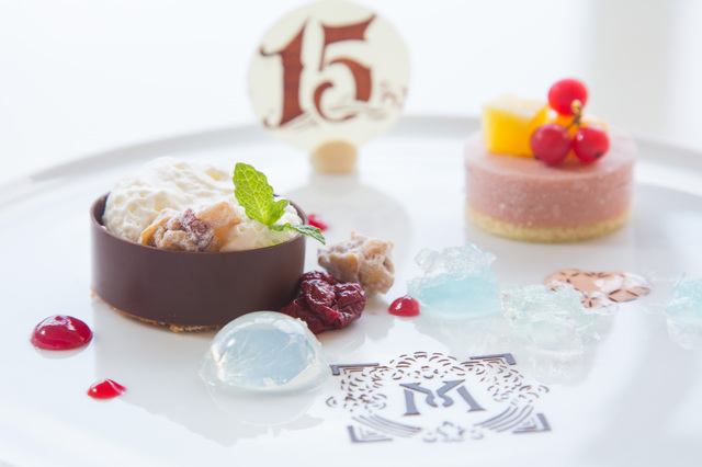 ベッラヴィスタ・ラウンジ クレームダンジュとグリオットチェリーコンポート ルバーブソルベ