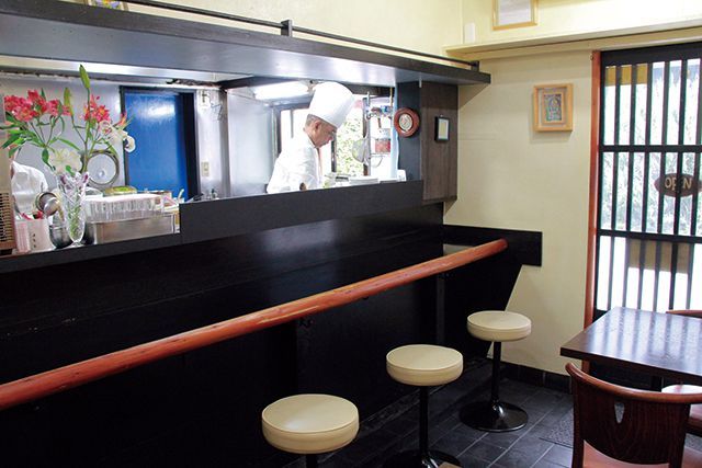 キーマカレーの名店／COCHIN NIVAS（西新宿）　内観