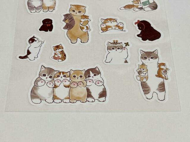 【Seria（セリア）】にゃんこがにゃんこを抱えている、癒し効果抜群の絵柄♪