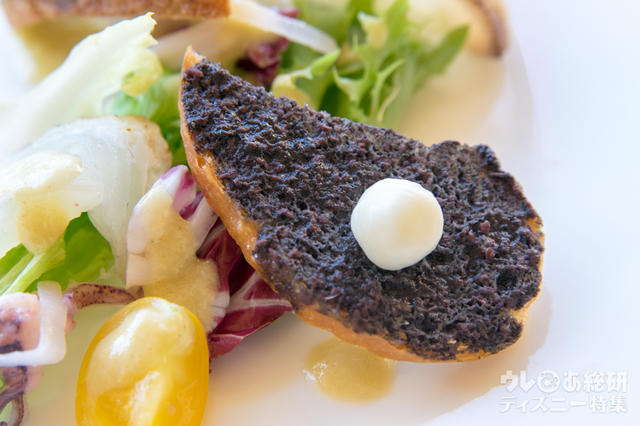 鯛のスコッタートとイカのマリネ ナポレターナスタイル｜“ピクサー・プレイタイム”ランチコース 4,940円｜東京ディズニーシー・ホテルミラコスタ「ベッラヴィスタ・ラウンジ」