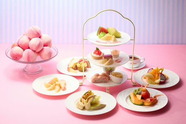 「​​​7月のタカノフルーツティアラ『Summer Peach』」＜期間：2026年7月1日～9月9日＞【【タカノフルーツパーラー】メロンが主役のアフタヌーンティー＆カットフルーツ食べ放題が、6月1日よりスタート！】