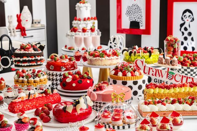 「『ストロベリーモノクロ・ガールズパーティー』スイーツビュッフェ」<期間:2025年12月27日~2026年5月上旬頃まで>【モノクロームのおしゃれ空間でいちごスイーツを満喫♪「ヒルトン東京」で“アジョリーコラボスイーツ”も楽しめる苺ビュッフェ開催!】