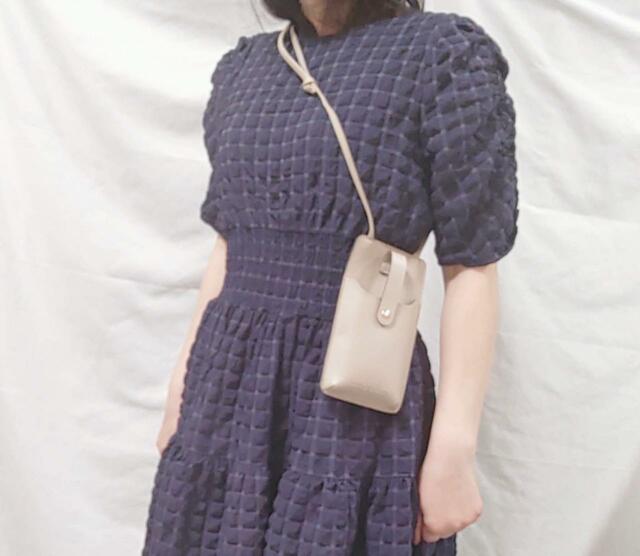 フェミニンなコーデにもしっくり馴染みます