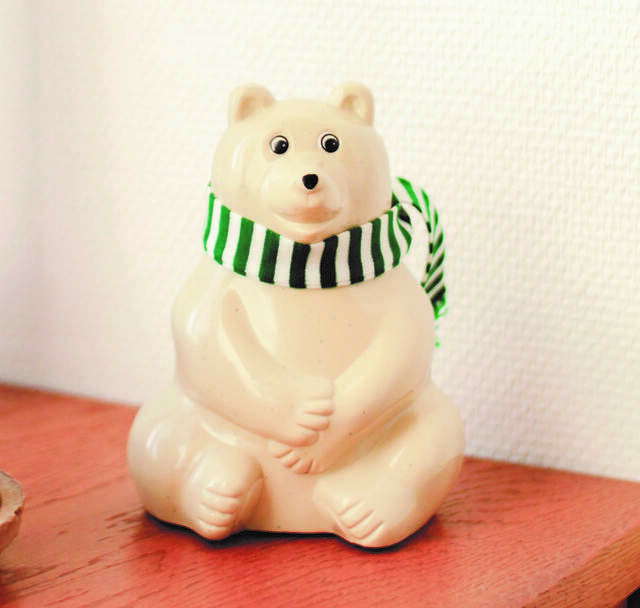 【北欧祭2023】＜フィンランド＞ 「白くまの貯金箱（2023年限定マフラー付）」（12×12×15.5cm） 2,860円