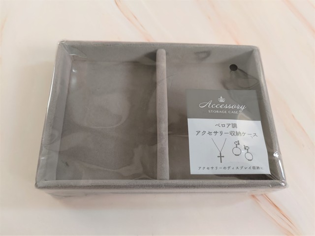 【セリア】ベロア調アクセサリー収納ケース
