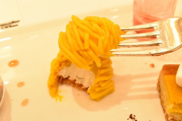 カボチャのモンブランは舌触りがなめらか
