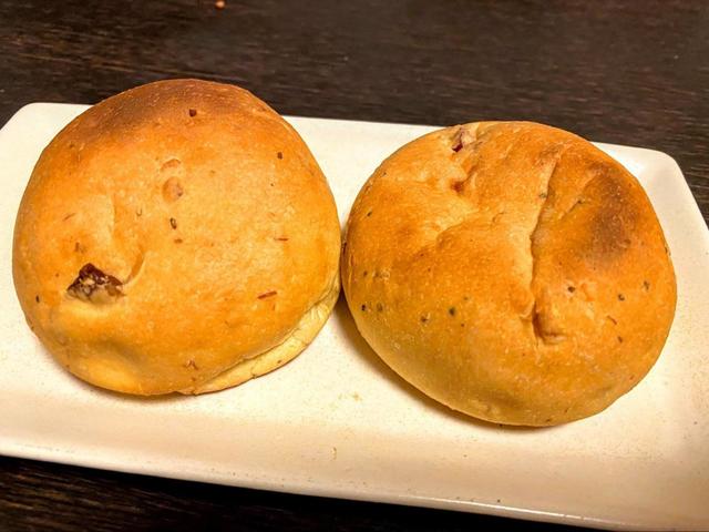 【シャトレーゼ　糖質82％カットのテーブルパンベーコンペッパー6個入り】朝食にぴったりです