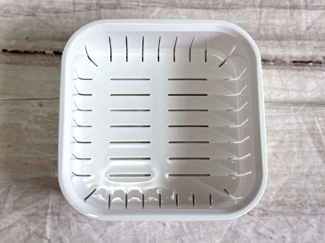 ザル付き構造なため、余分な水分を落とすことで、べたつきを防ぎ、ふっくら食感をキープします