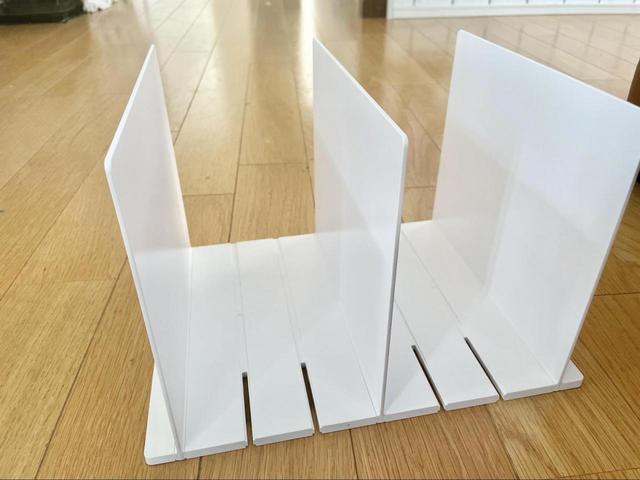 【山崎実業 バッグ収納スタンド】サイズは1台が（約）幅31.8×奥行24×高さ21cm、2台連結時は（約）幅63.3×奥行24×高さ21cm