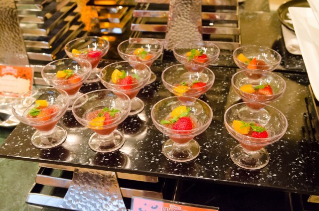 “ディズニー・ハロウィーン” ディナーブッフェ｜東京ディズニーランドホテル「シャーウッドガーデン・レストラン」