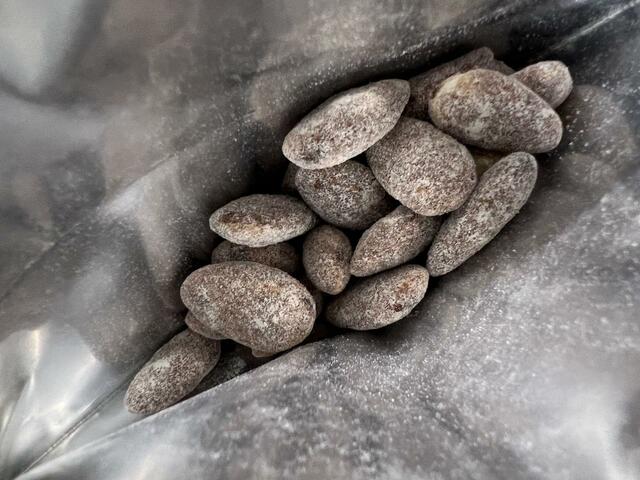 【ダイソー ハニーバターアーモンド】この白いパウダーがハニーバター味