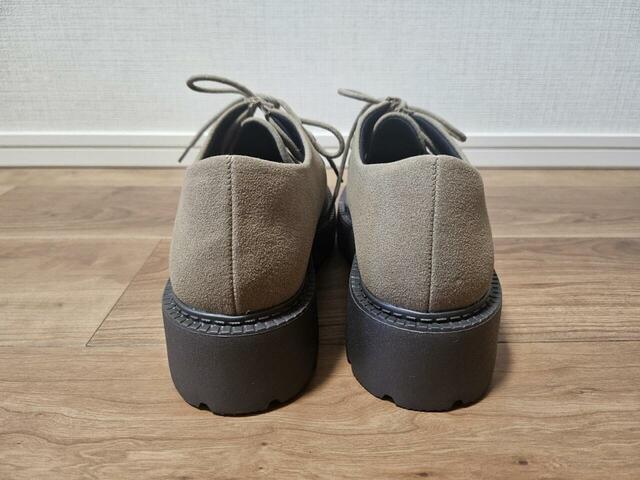 【GU ボリュームソールチロリアンシューズ】カラーはブラック、ベージュ、ダークブラウンの3展開です