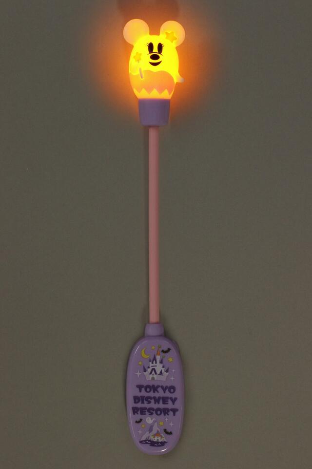 光るおもちゃ 2,500円｜東京ディズニーリゾート「ディズニー・ハロウィーン」2023スペシャルグッズ｜販売店舗：東京ディズニーランド「ディズニー&カンパニー」、東京ディズニーシー「エンポーリオ」