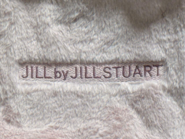 フロント中央には「JILL by JILL STUART」のブランドロゴ刺繍入り♪