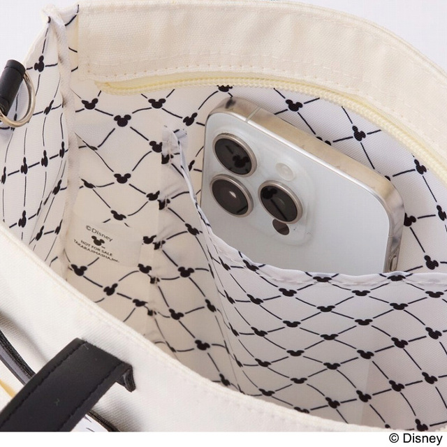 【『Disney ミッキー ショルダーバッグBOOK produced by Areeam』（宝島社）】外ポケット×1、内ポケット×1付き