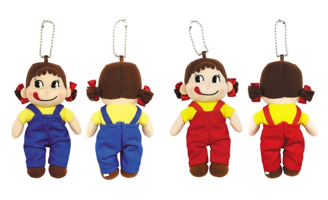 【FUJIYA Smile Switch Festa「きょうは、不二家で、ほめ曜日 in 東急プラザ銀座」販売グッズ】「ペコちゃんぬいぐるみキーホルダー（ネイビー／レッド）」各1,650円