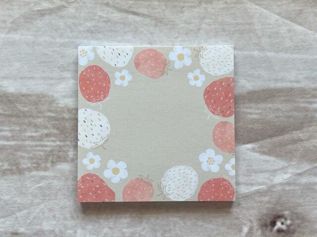 ベージュ×いちご柄がカントリーテイストでキュート♪