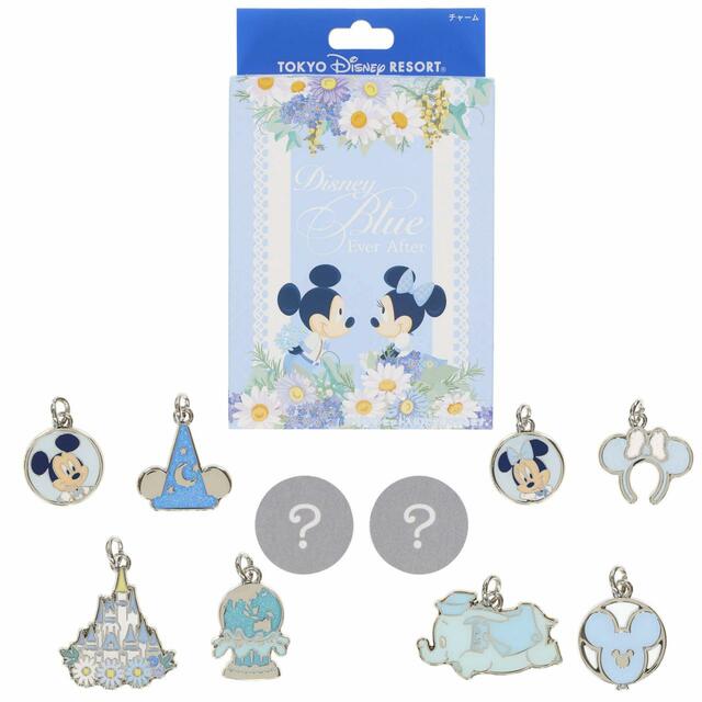 チャームセット 7,500円｜サイズ：（外箱）縦約3×横約10×高さ約16cm、セット内容：全5セット(シークレット1セット) ※全種類が揃ったセットです ※価格は、1箱（1セット2個入り×5セット）の価格です｜東京ディズニーリゾート「Disney Blue Ever After」グッズ｜発売日：2023年5月25日（木）｜販売店舗：東京ディズニーランド「ディズニー＆カンパニー」、東京ディズニーシー「ベッラ・ミンニ・コレクション」