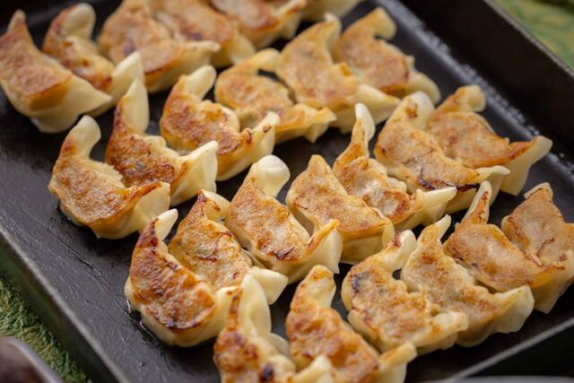 「黒豚のひとくち餃子」<期間:2026年1月7日〜3月25日>【福岡のモツ鍋や博多の豚骨ラーメンも!九州の名物料理が大集合!名古屋マリオットアソシアホテルで『冬の九州ブッフェ』開催中!】