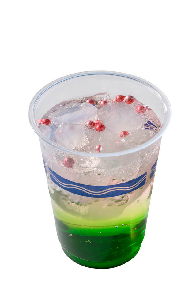 スパークリングゼリーカクテル(マスカットリキュール&アップル) 780円|東京ディズニーシー「ドックサイドダイナー」|東京ディズニーリゾート「ディズニー・ハロウィーン」スペシャルメニュー