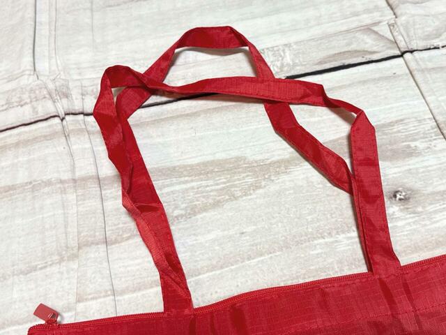 持ち手は長めなので肩がけがラクラク可能！