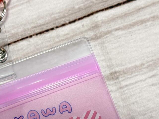 【ちいかわ×DAISO限定デザイン】「ストラップ付き名札 ちいかわ」名札の素材は塩化ビニル樹脂