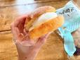 【ローソン　Uchi Café×Milk　MILKマリトッツォ　生クリームチーズ】ハンバーガーのようにパクッとは難しい…