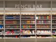 世界の20ブランドの鉛筆、300種類が並ぶ「ペンシルバー」